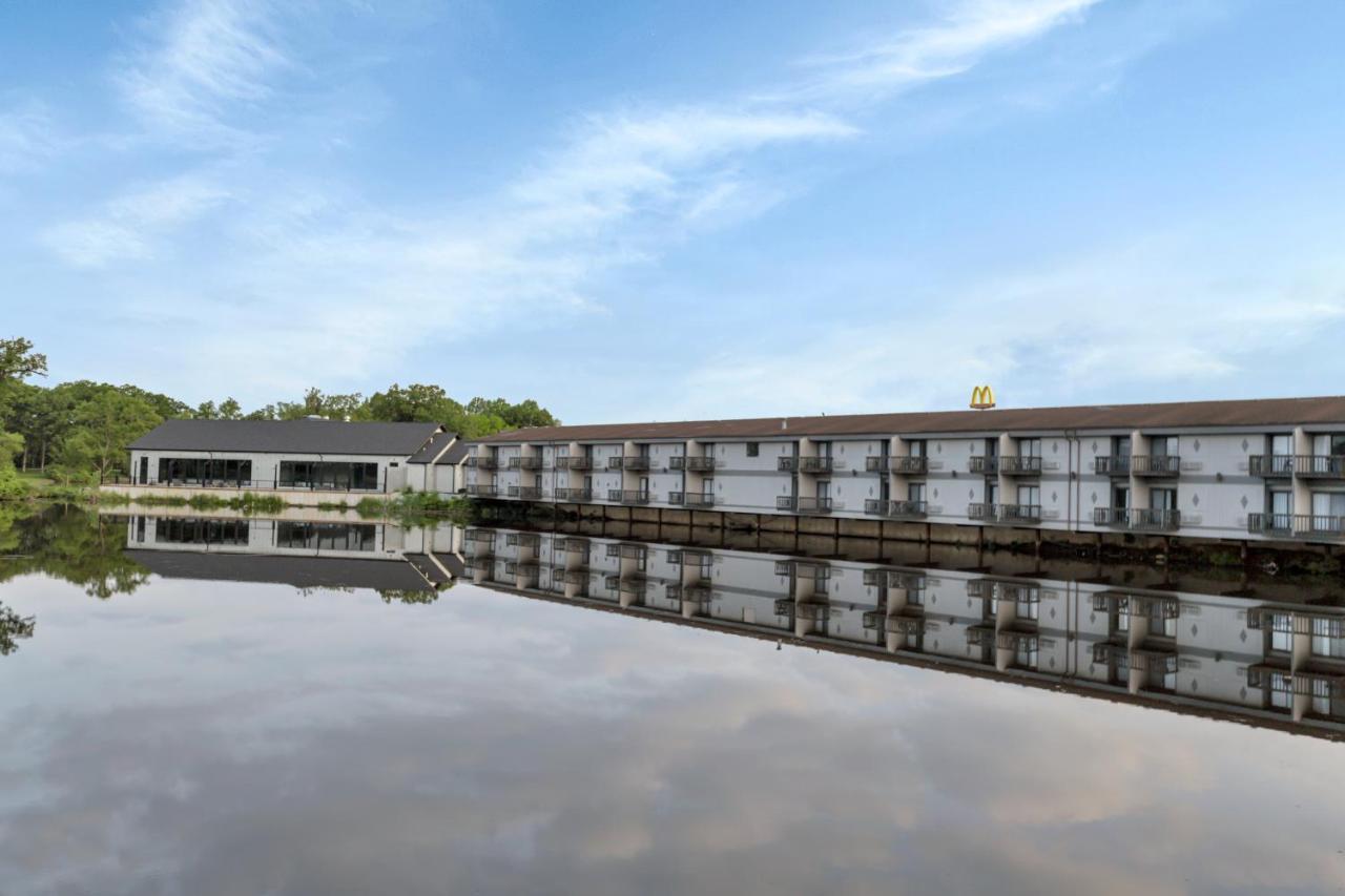 Waterbird Lakeside Inn เชสเตอร์ตัน ภายนอก รูปภาพ